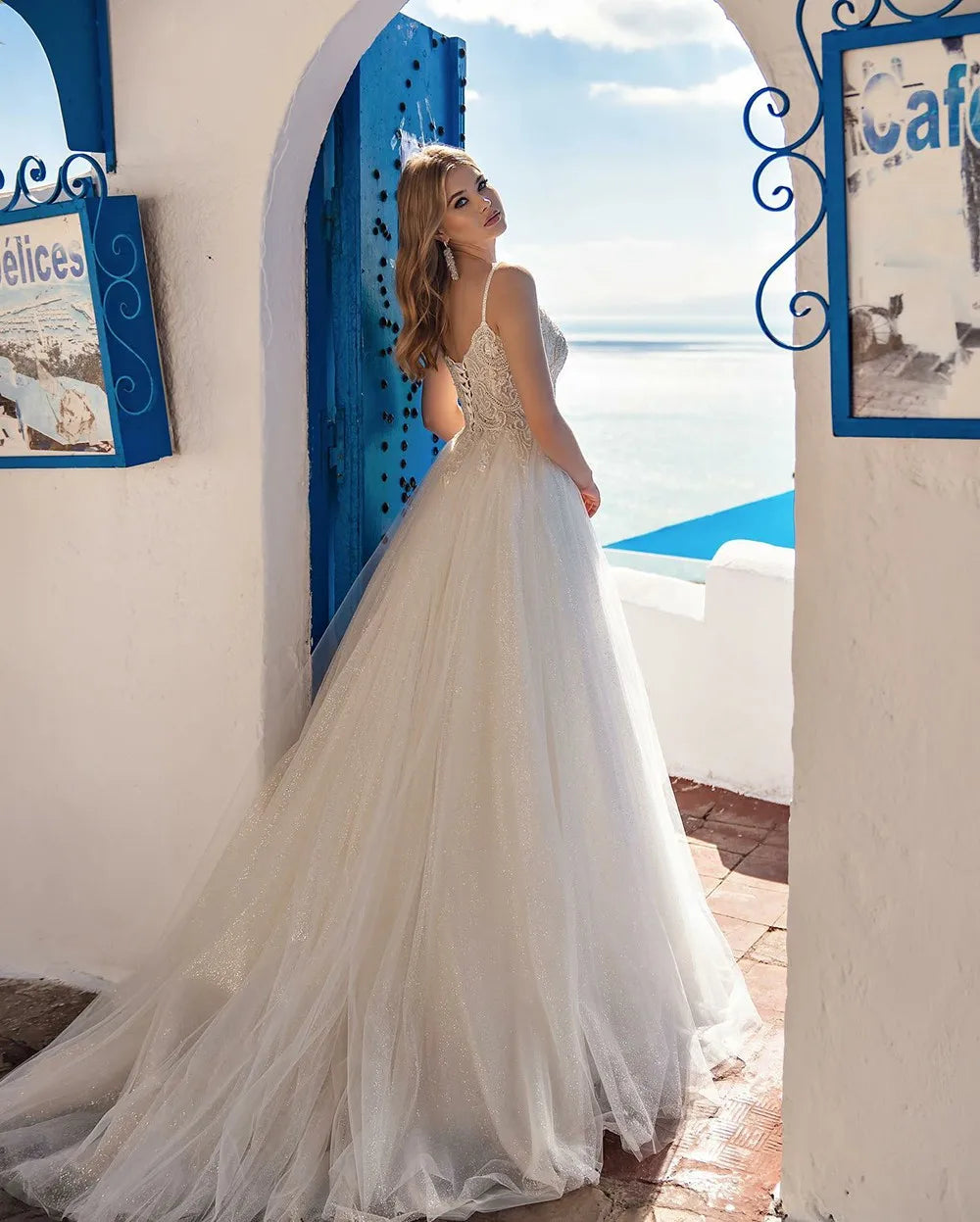 Sexy Sapghetti Straps Wedding Dresses Women Customized Beading Lace Applique Brides Dress Backless Glitter Bridal Gown