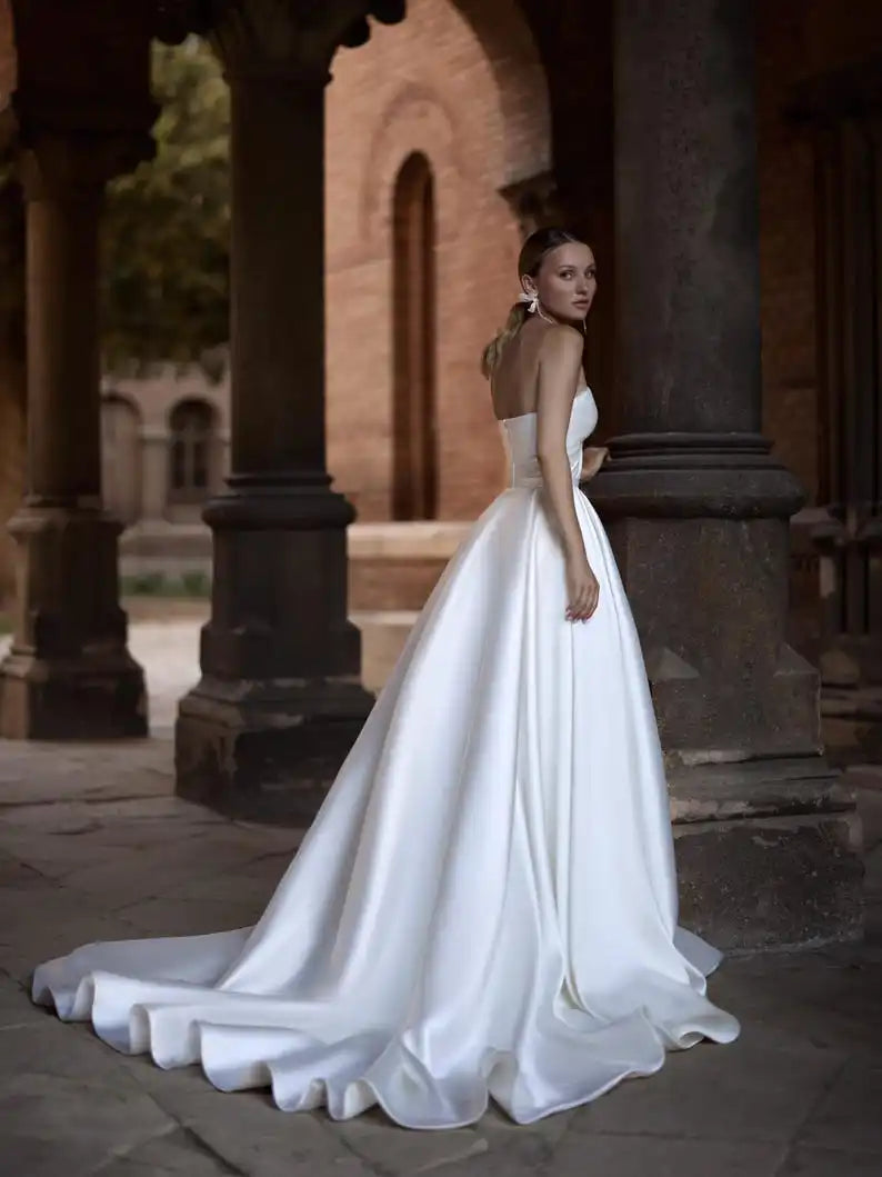 Simple Wedding Dresses Customized High Slit Women Bridal Gowns Strapless A Line Vestidos De Noiva Satin Modern Bride Dress