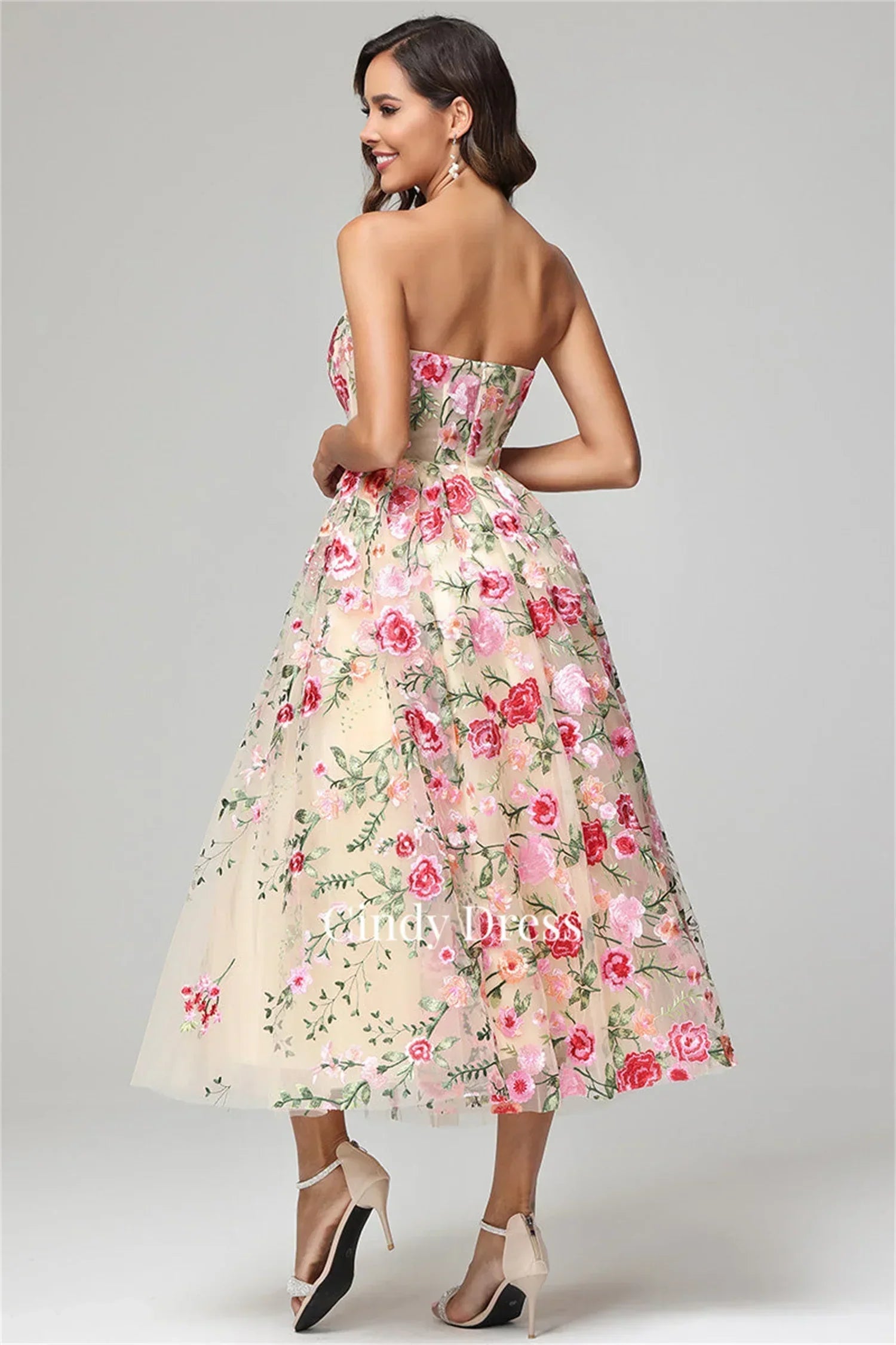 Celebrity Saudi elegant luxury off-shoulder flowers embroidery A-line evening dress close-up