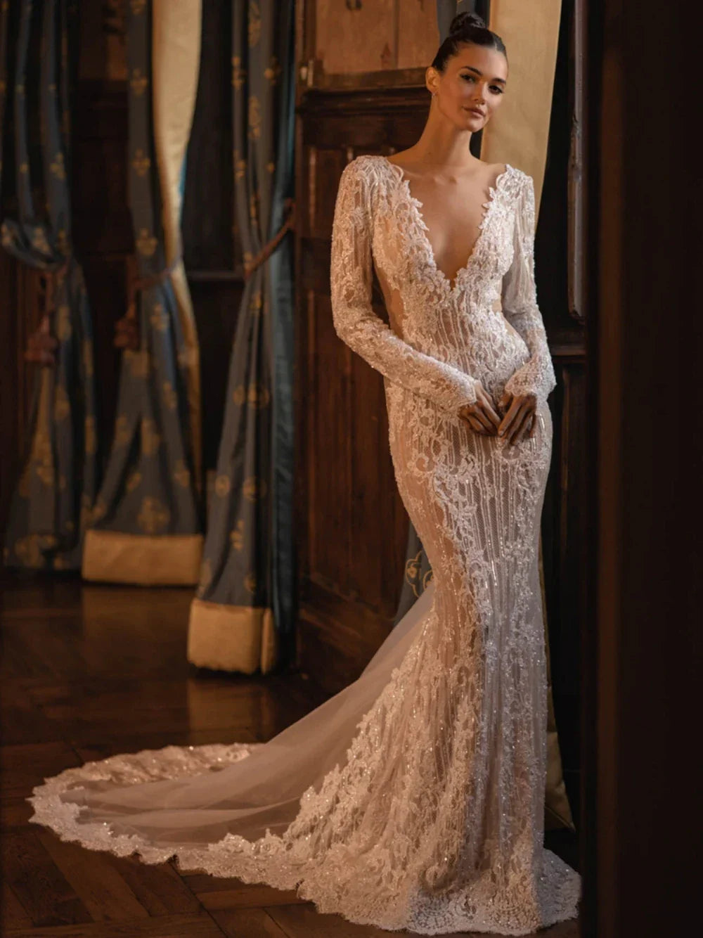 Sexy deep V-neck backless classic lace appliques bridal gown sparkly beads sequins long wedding dress