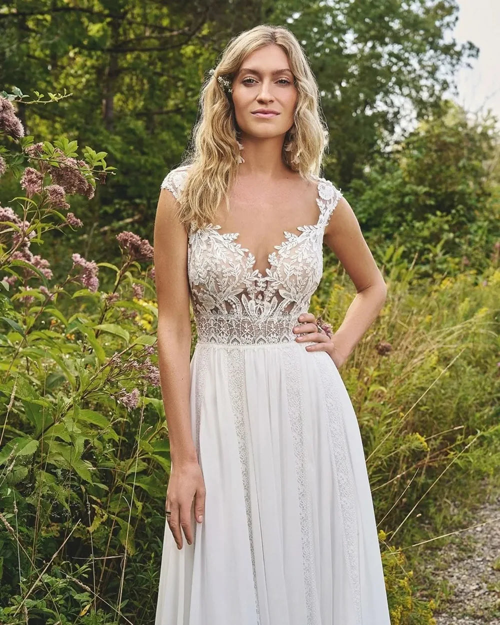 Bohemian Beach Wedding Dresses For Women Lace Appliques Sleeveless Bridal Gowns Illusion Boho Brides Dress Customized