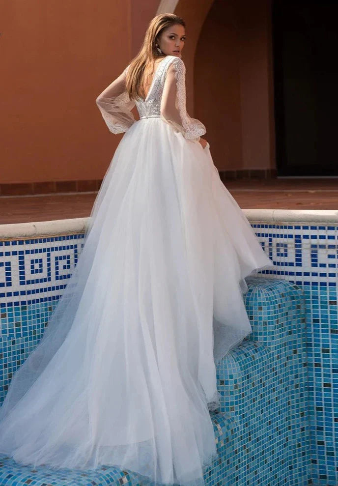 Elegant Long Sleeve Wedding Dresses Lace V Neck Beach For Bridal Dress Tulle Sweep Train Backless Bride Gowns