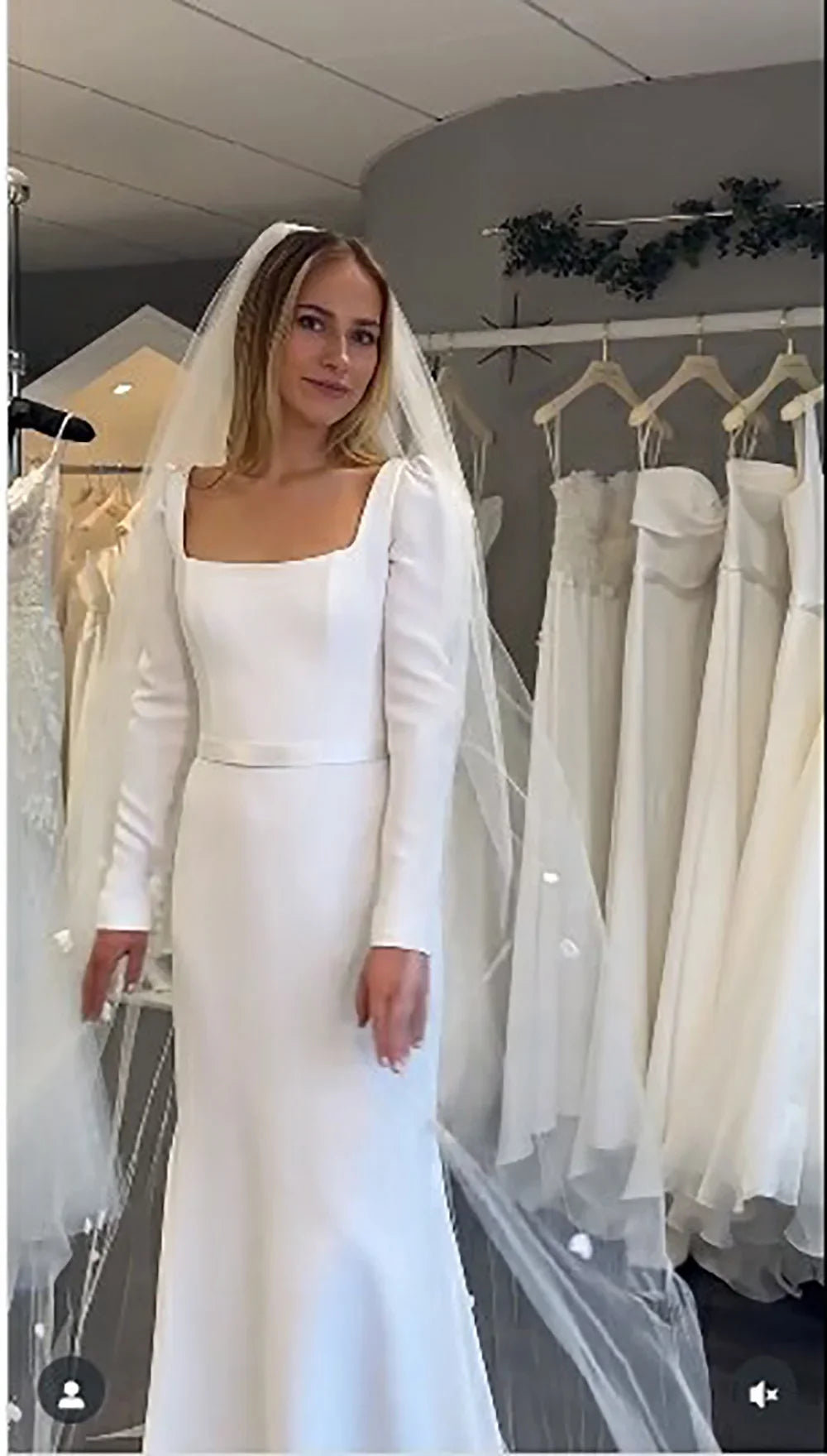 Square Neck Long Sleeve Crepe Bridal Gown 2026 Elegant Simple Wedding Dresses Simple White Bride Wedding Dress Customized
