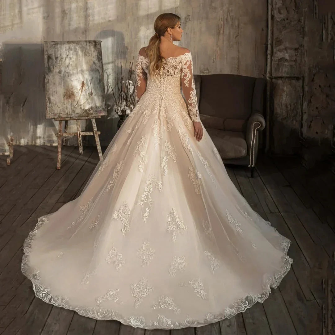 Plus size vintage wedding dress 2026 boat neck long sleeves lace appliques A-line bridal gown