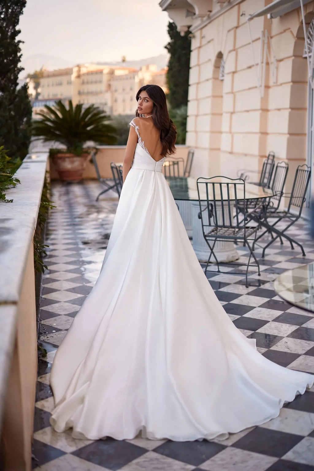 Luxury Wedding Dresses Beading Satin A-Line Brides Gown Illusion Cap Sleeves High Side Slit Sexy Bridal Dresses Customized