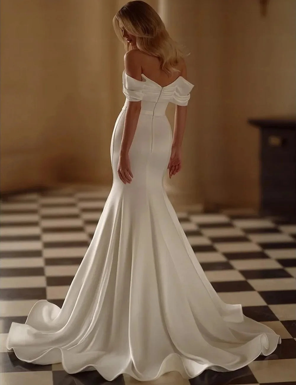 Sweetheart gown - detail