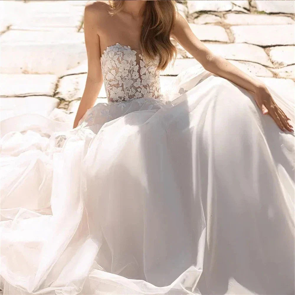 Exquisite A-line classic strapless sleeveless lace appliques wedding dress bridal gown side view