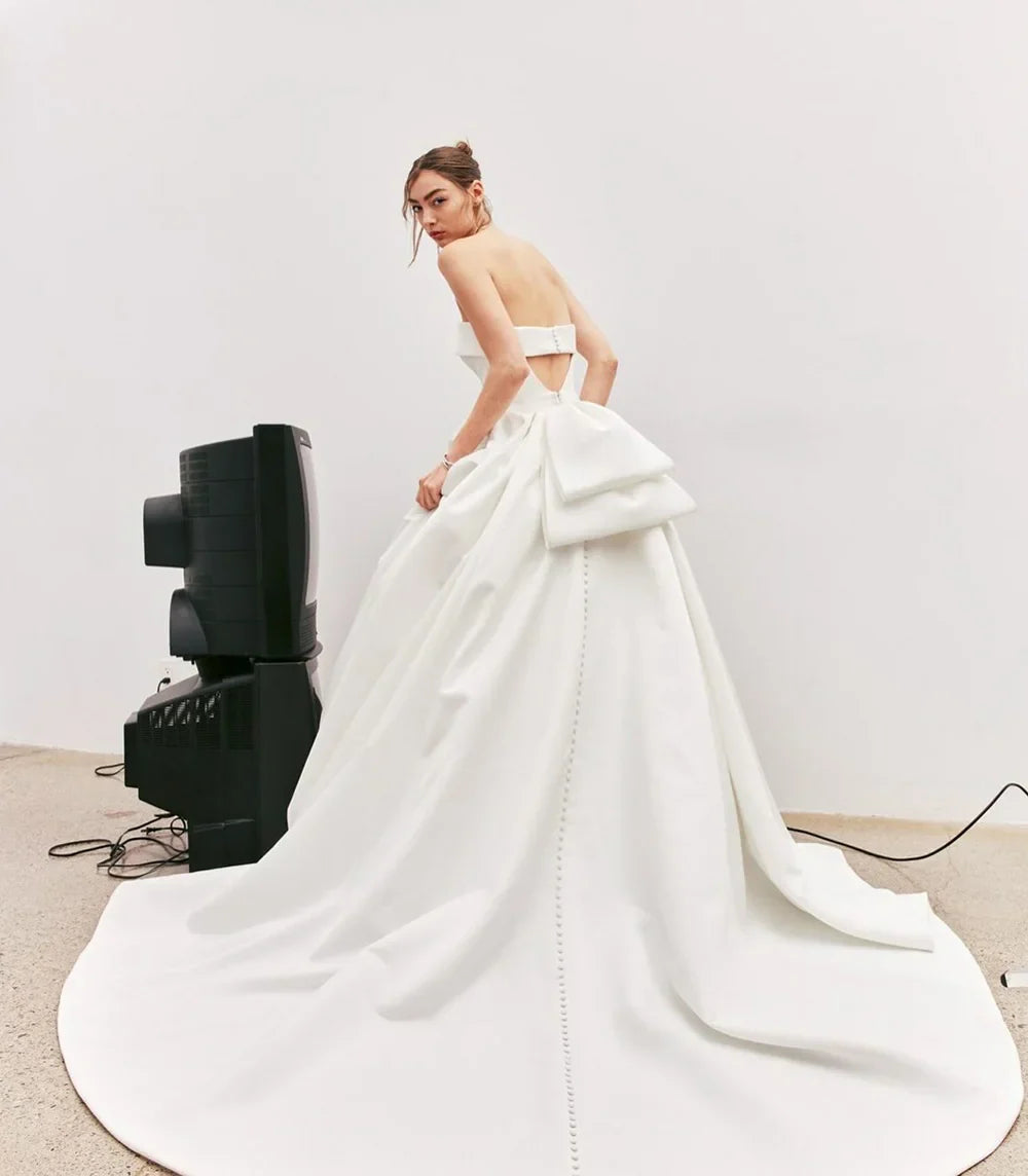 Strapless Satin Wedding Dresses With Pockets Backless Bow Court Train Brides Gown Modern Simple Bridal Dress Customized