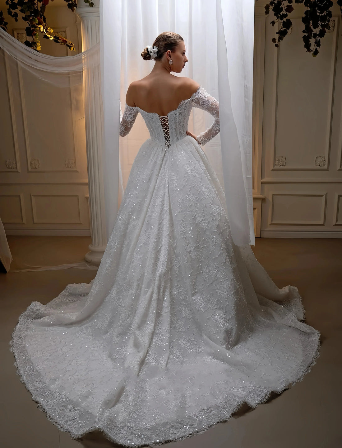 Elegant Lace Pearls Wedding Dresses Strapless Long Sleeves Bridal Gowns Sweep Train Bridal Gown Vestido De Noiva Customized