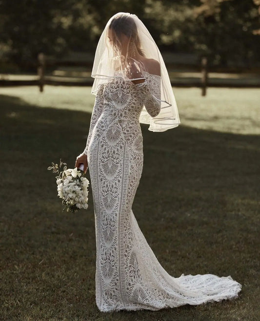 Wedding Dress Off the Shoulder Soft Ivory Tulle Veil with An Elegant and Intricate Lace Gown Bridal Mermaid Maxi Gowns White