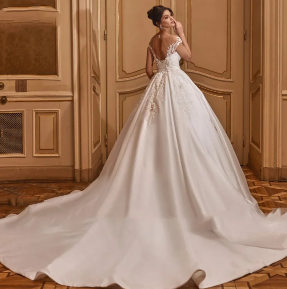 Elegant Satin Ball Gown Wedding Dress Of Stunning Appliques Lace Backless O-Neck Bridal Skirts