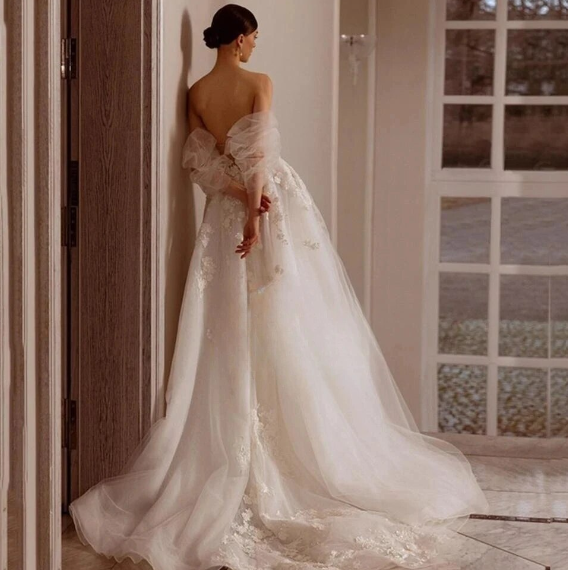 Exquisite A-line tulle tiered off-the-shoulder lace appliques vintage wedding dress bridal gown