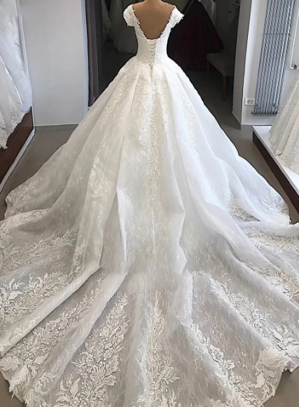 Sweetheart Neckline Luxury Ball Gown Wedding Dress With Delicate Appliques Off The Shoulder