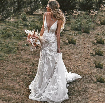 Spaghetti Straps Wedding Dress Lace Ivory Bridal Dress V Neck Elegant Wedding Gown Appliques Backless Size Custom Made