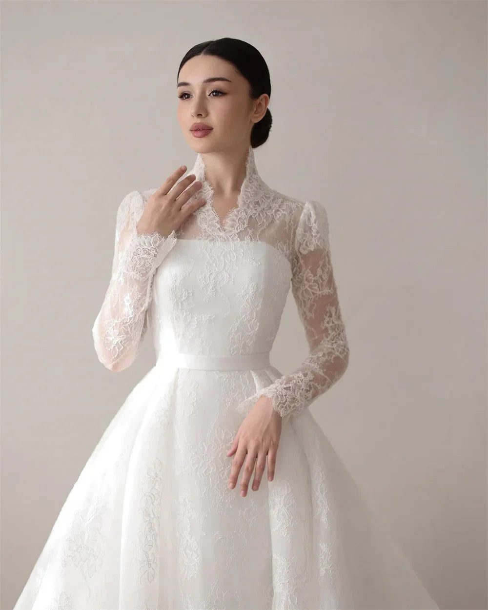 Elegant Dubai V-neck full lace wedding dress long sleeves A-line Saudi bridal dress