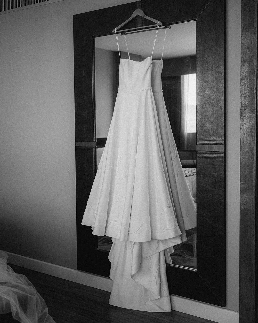 Modern Satin Wedding Dresses Strapless A Line Bridal Gown Simple White Corset Formal Bridal Dress for Bride Customized