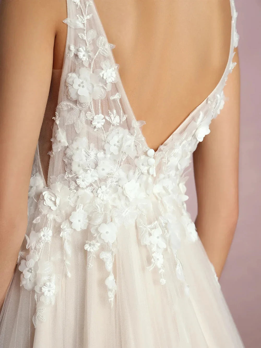 A-Line Tulle Wedding Dresses V Neck 3D Floral Backless Brides Dresses Appliques Illusion Romantic Bridal Gown Customized