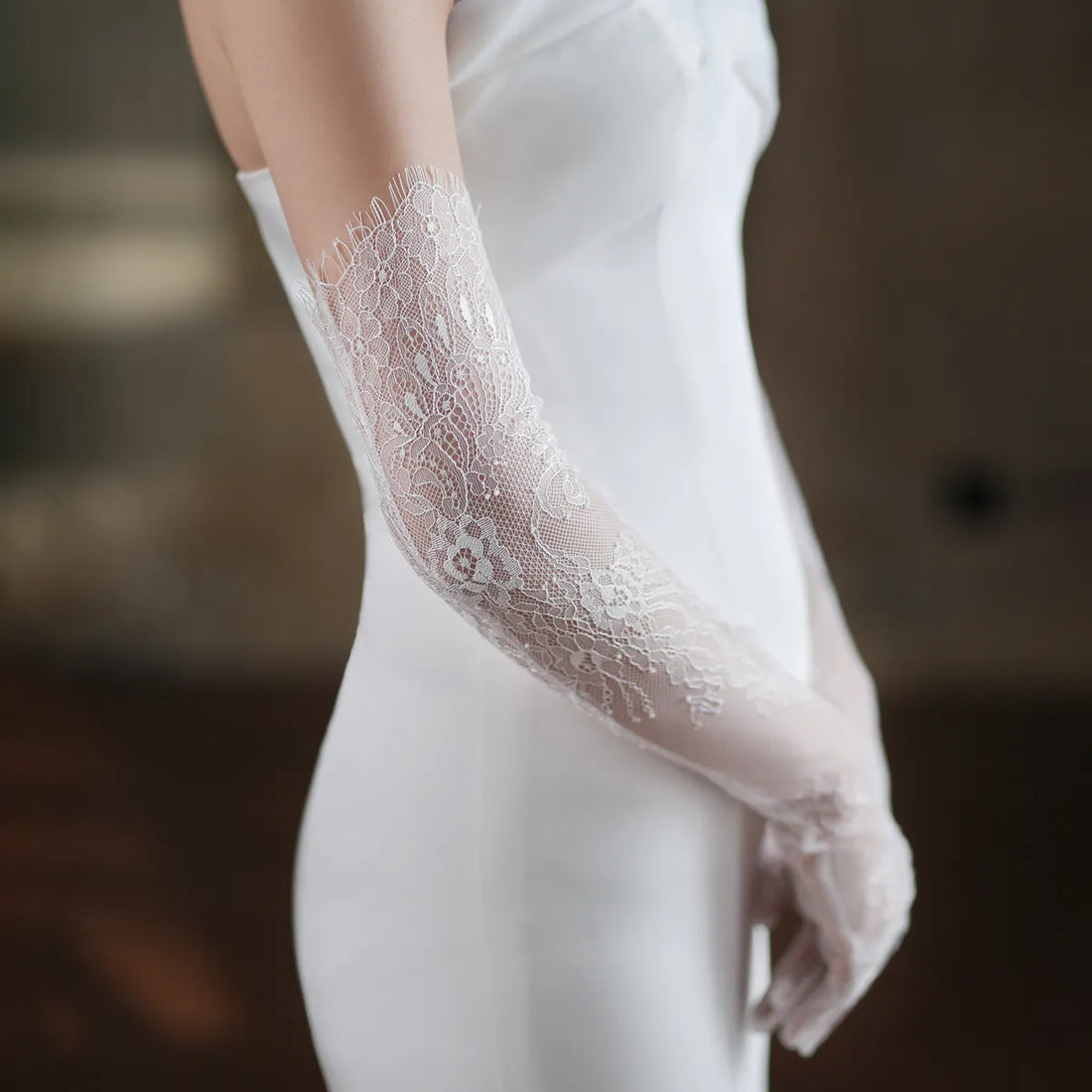 WG054 Elegant Wedding Bridal Long Gloves Eyelash Edge Lace Appliqed Finger Bride Bridesmaid White Gloves Women Opera Gloves