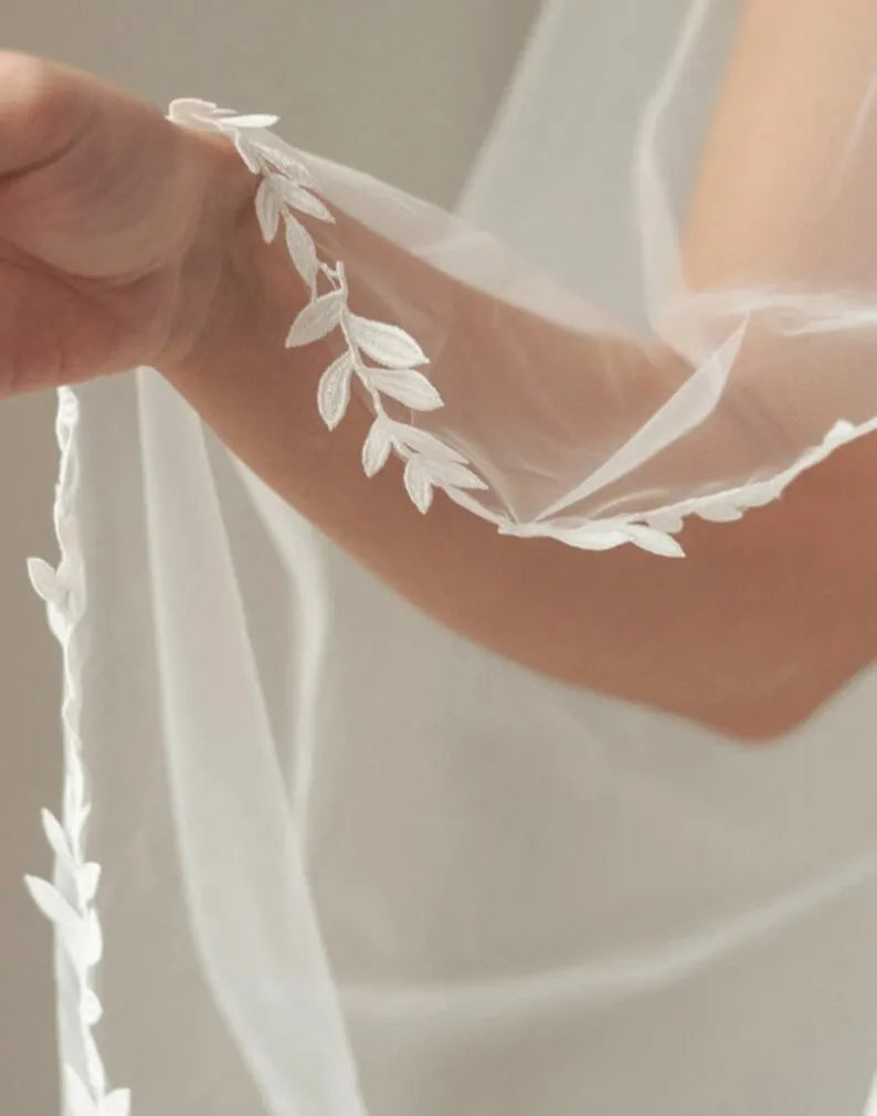 NZUK Leaf Lace Edge Wedding  Veils With Comb Cathedral Bridal Veil Thin Lace Trim Mantilla Veu