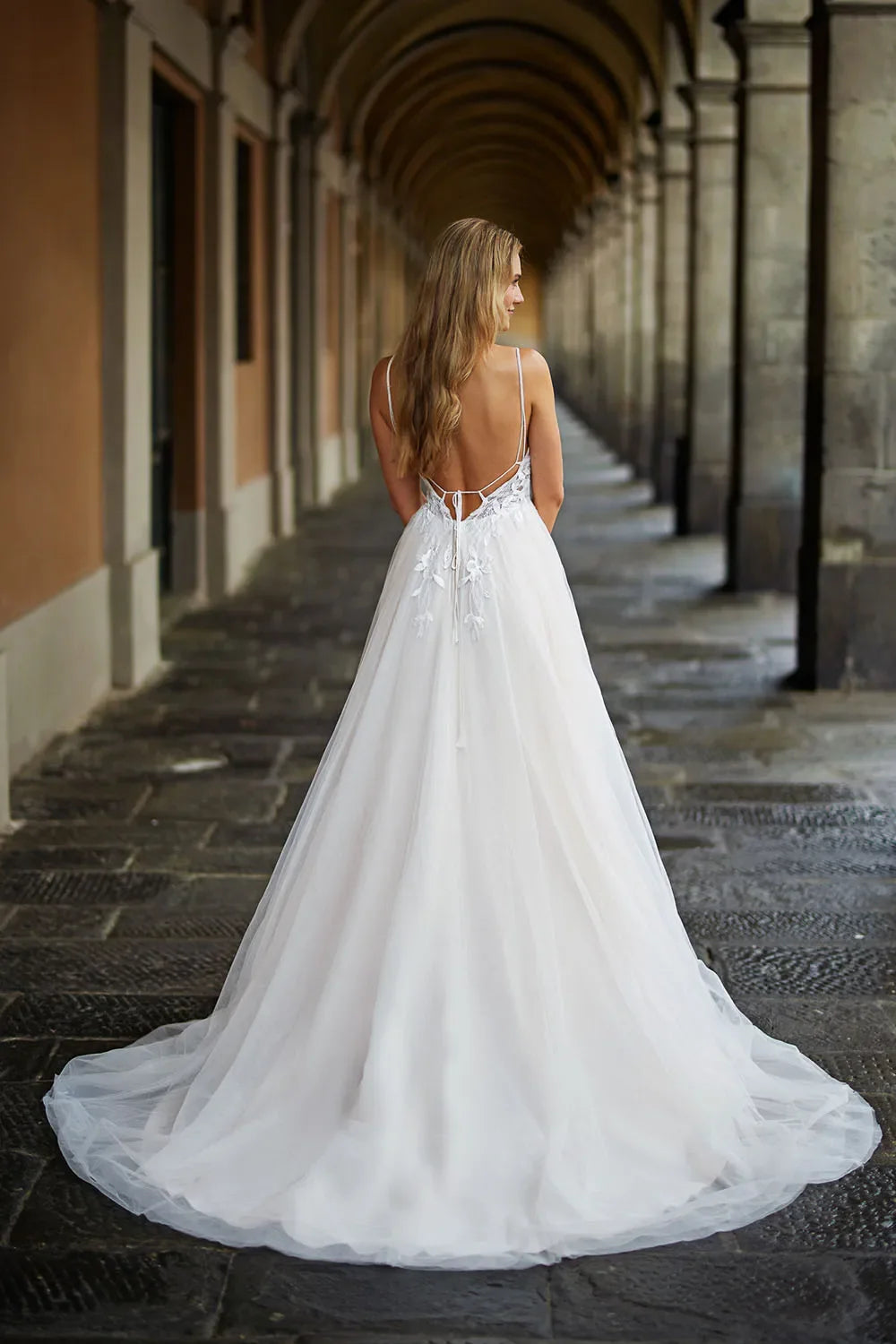 Elegant Boho A-line Wedding Dresses V Neck Bihemian Brides Dress Lace Appliques Backless Luxury Bridal Dress Customized