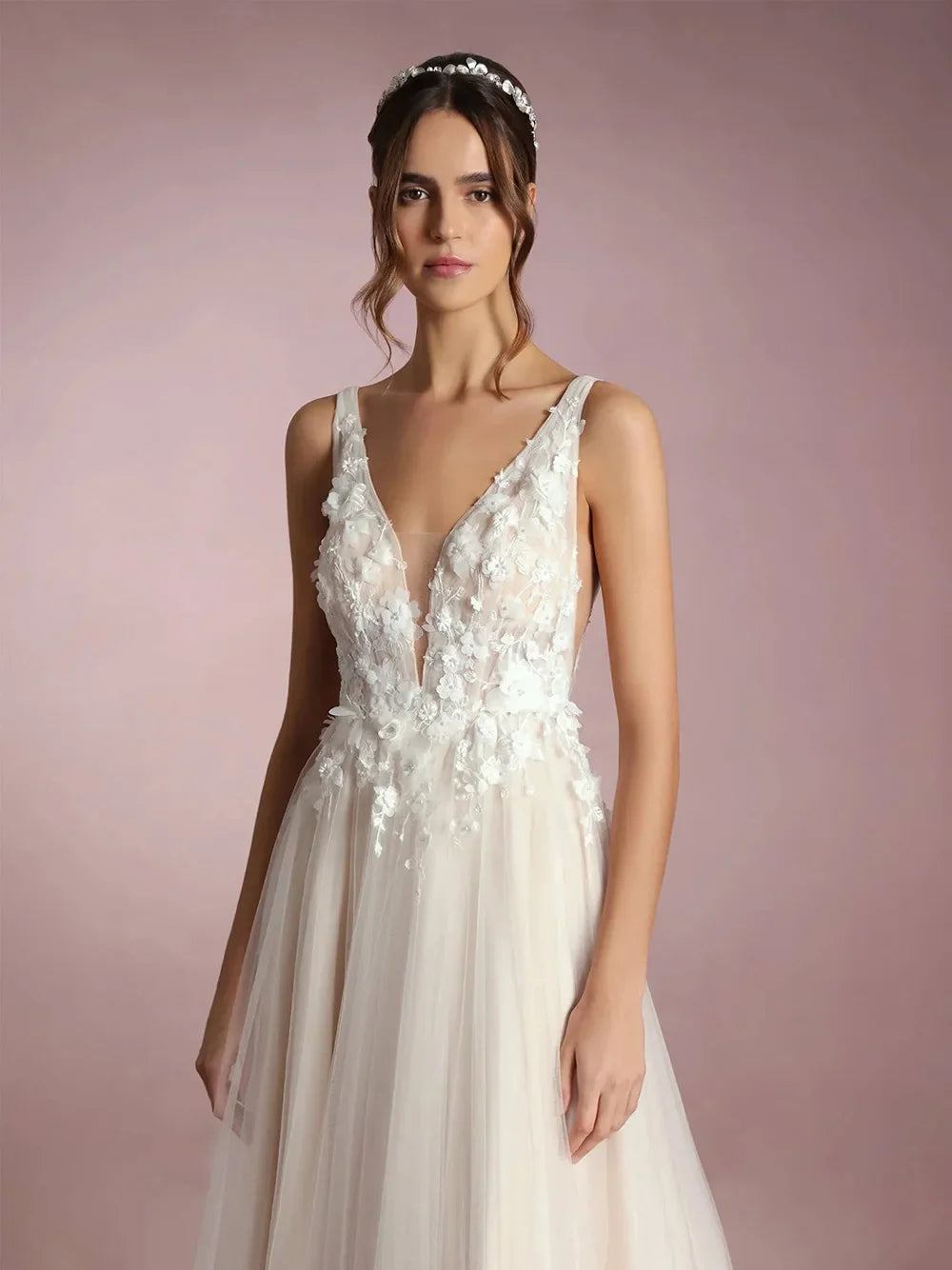 A-Line Tulle Wedding Dresses V Neck 3D Floral Backless Brides Dresses Appliques Illusion Romantic Bridal Gown Customized