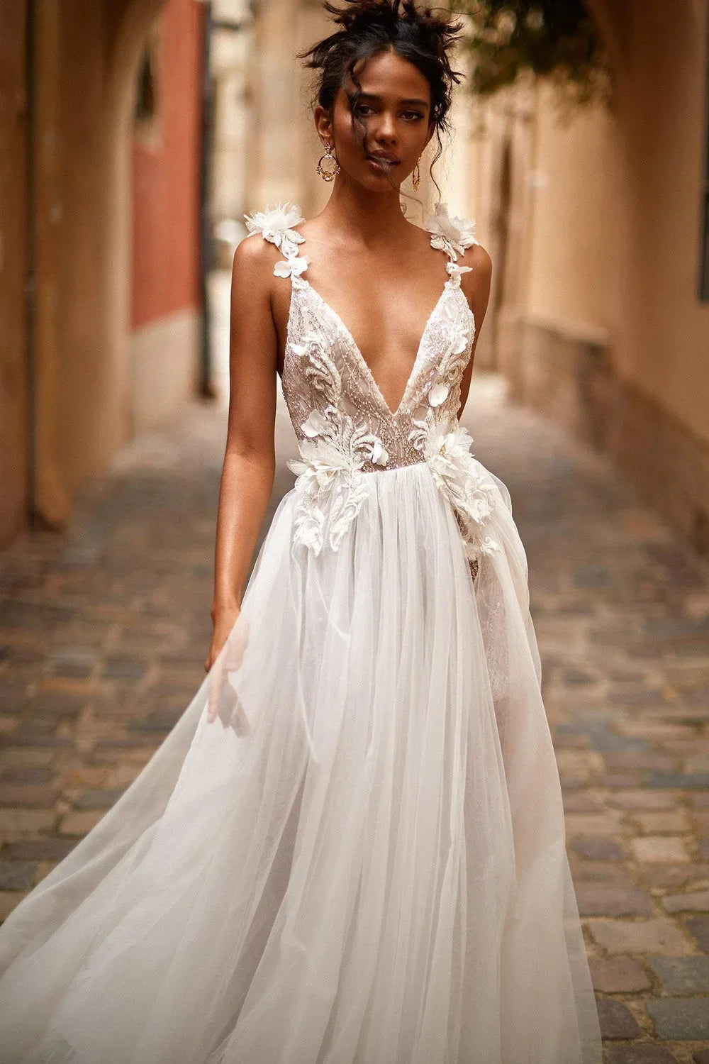 Luxury Wedding Dresses Brides Sexy V-Neck Lace Flower Beads Bridal Gowns Tulle Backless A-Line Boho Bride Dresses Customized