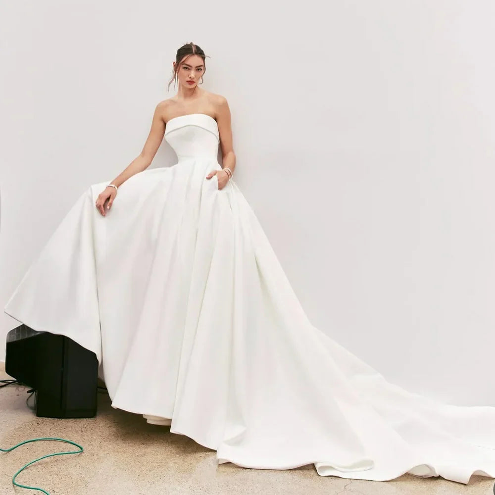 Strapless Satin Wedding Dresses With Pockets Backless Bow Court Train Brides Gown Modern Simple Bridal Dress Customized