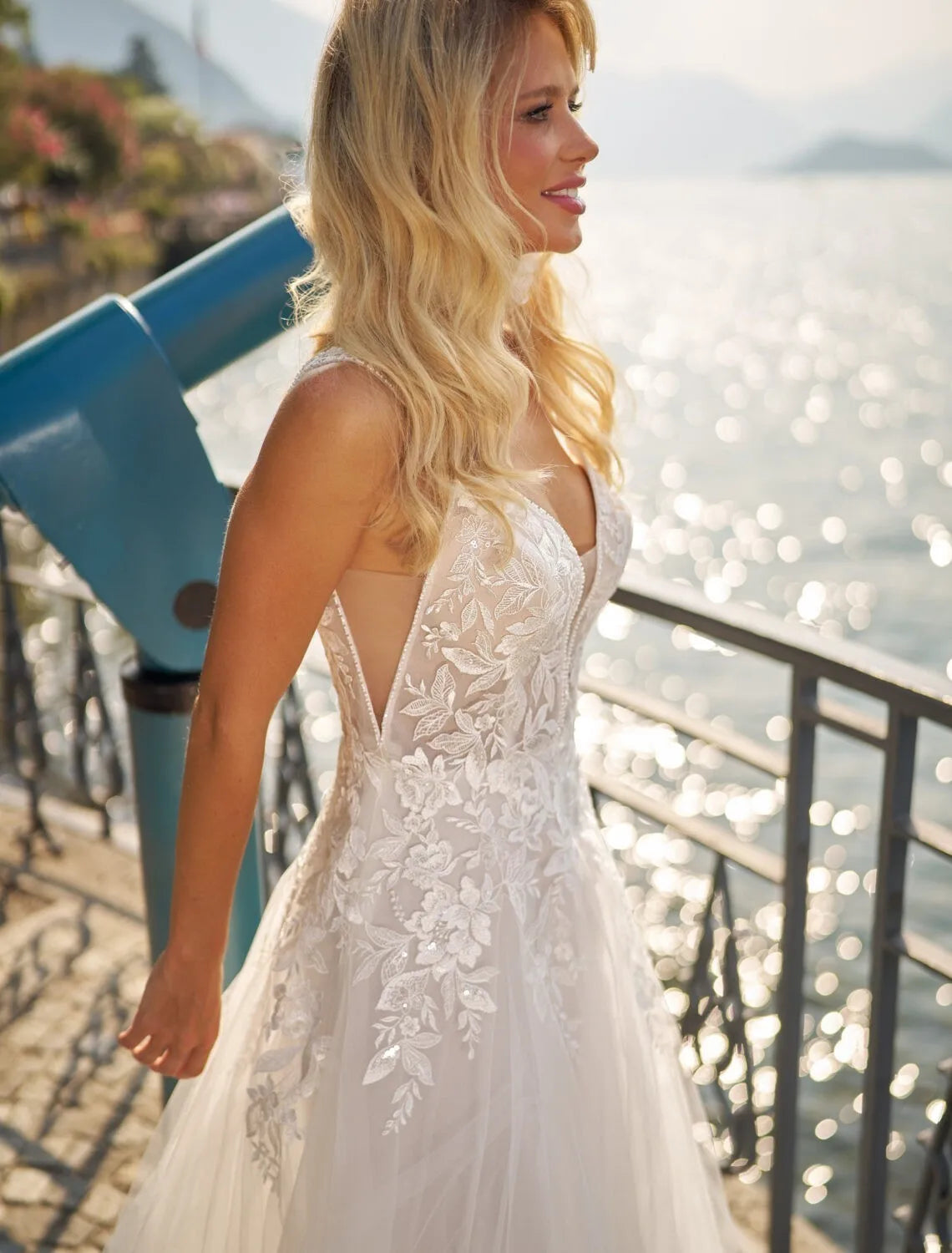 A-Line Wedding Dresses Tulle Applique Spaghetti Strap Backless Bridal Gown Women Boho Deep V Neck Brides Dresses Customized