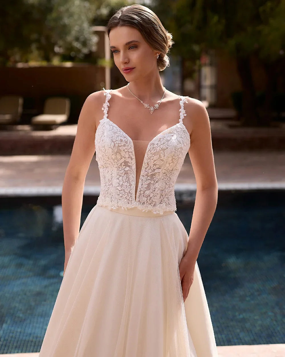 Pieces Wedding Dress Women Spaghetti Straps Customized V Neck Bridal Dress Lace Appliques A-Line Backless Brides Gown