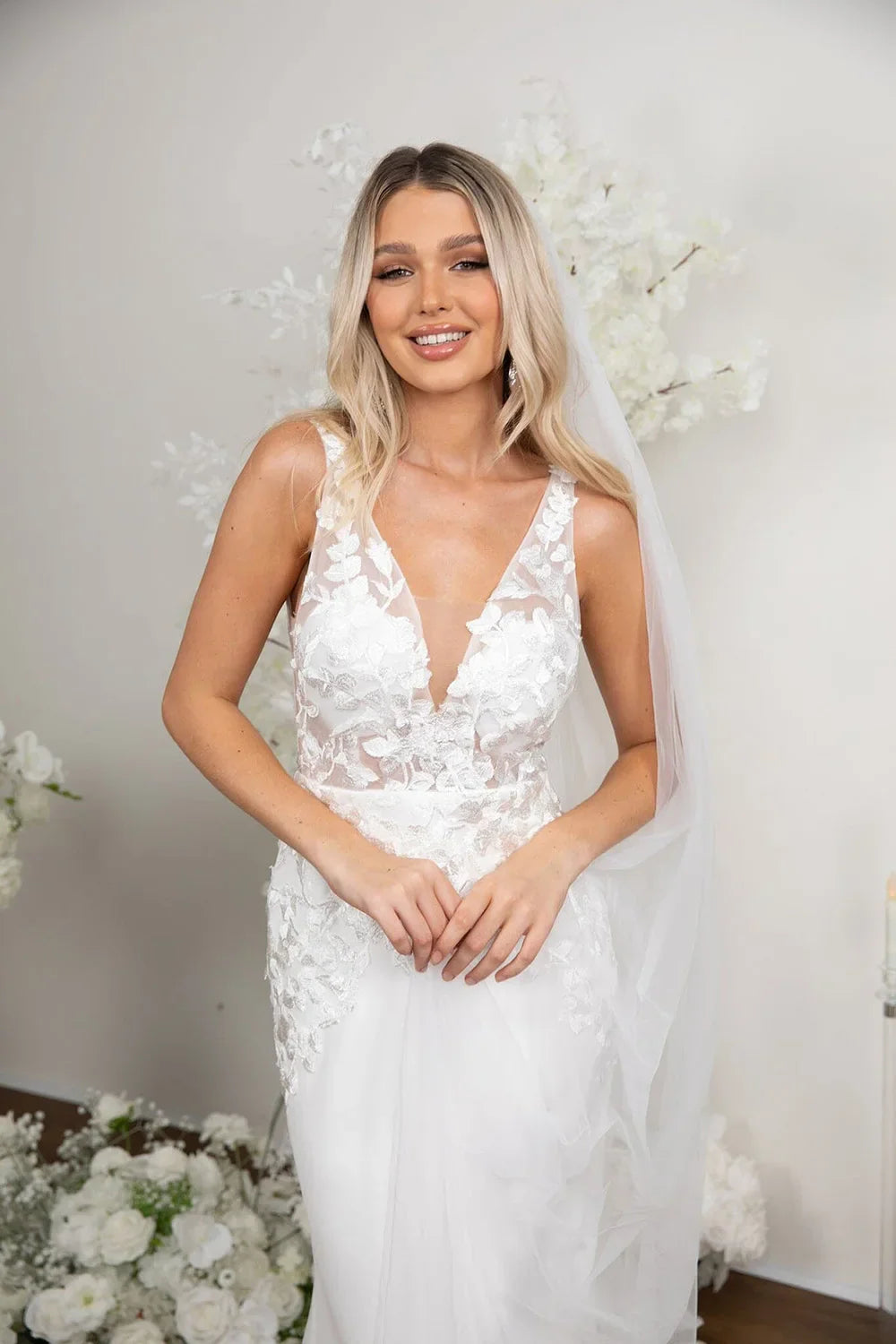 Lace Wedding Dresses for Bride V Neck Mermaid Bridal Dress Appliques Backless Vintage Wedding Party Gown Customized
