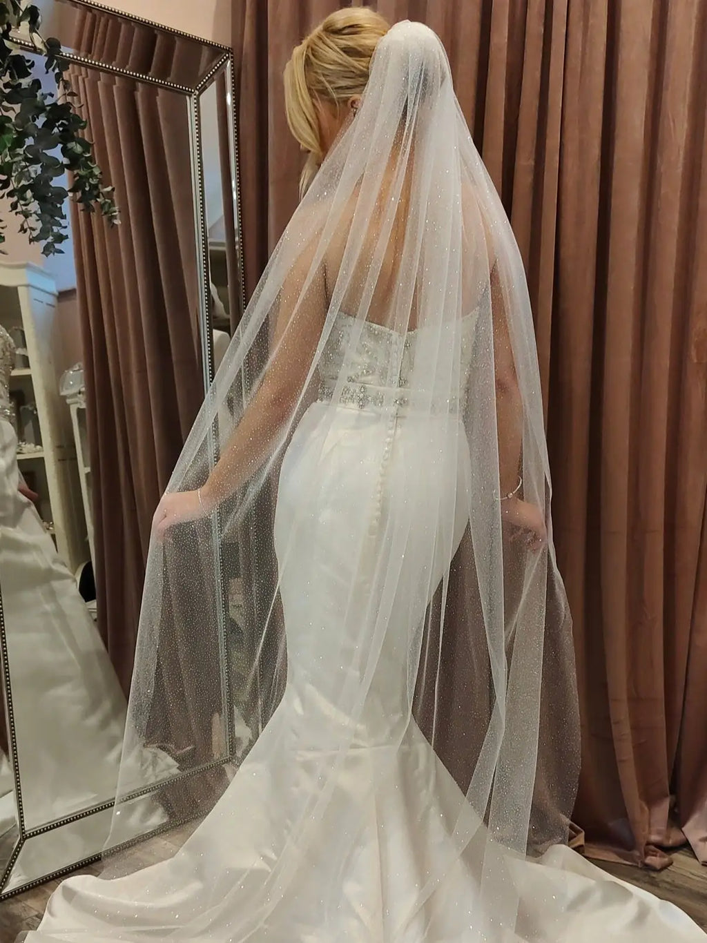 V101 Sparking Bridal Veils Shimmering Wedding Veil with Comb Bing Bling 1 Tier Cut Edge White Champagne Wedding Accessories