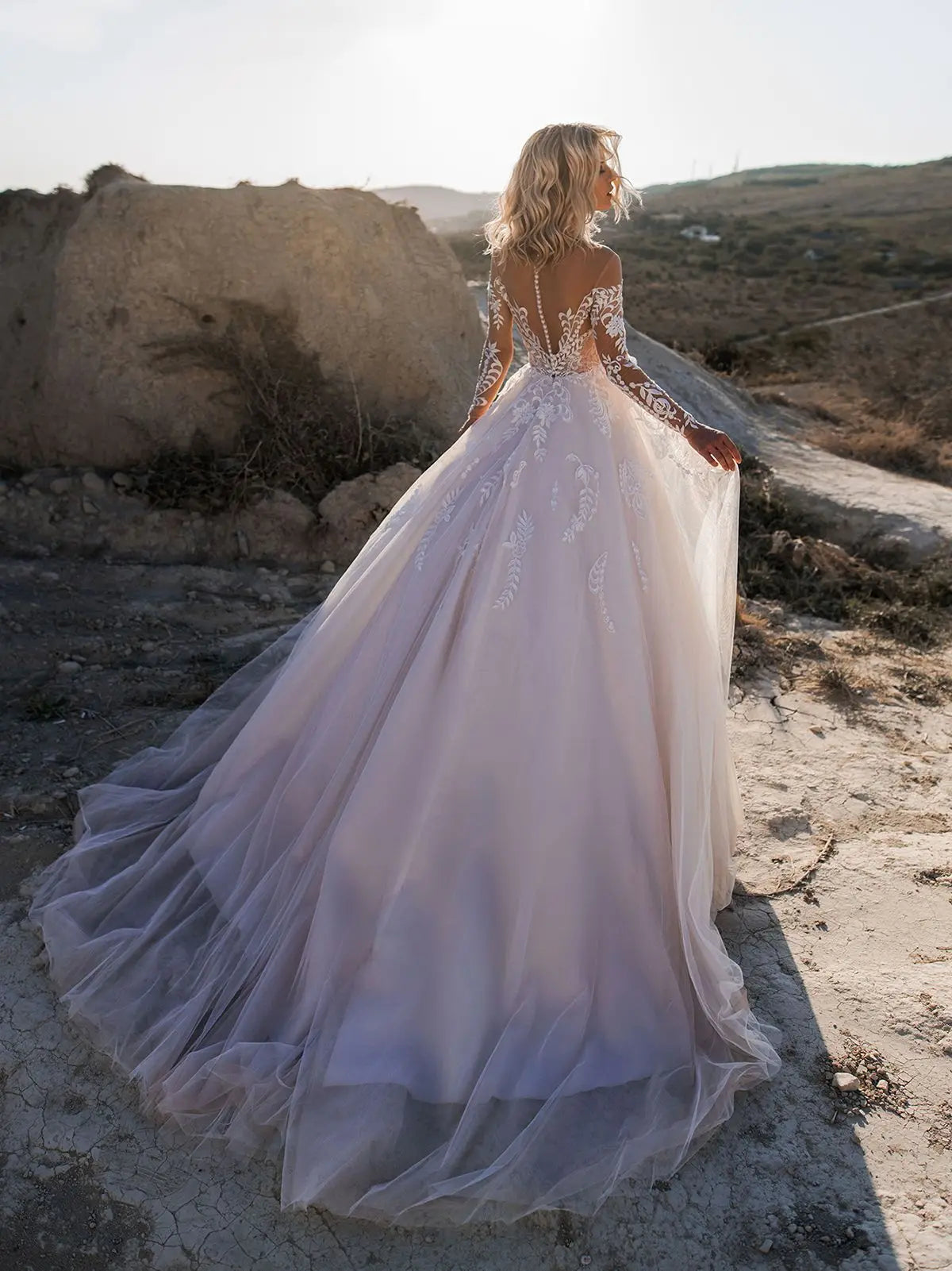 Luxury lace long sleeve backless sexy applique wedding dress side view