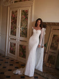 Long sleeved bride - detail