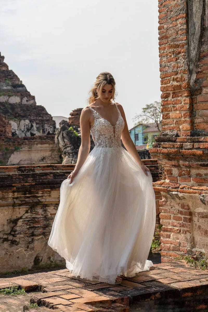 A-Line Wedding Dresses For Women Lace Appliques V Neck Backless Princess Bridal Gown Boho Brides Desses Customized