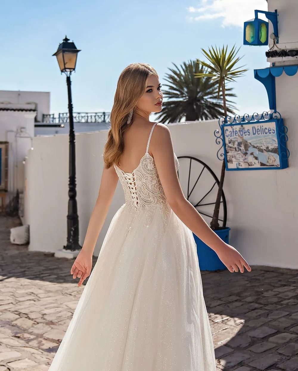 Sexy Sapghetti Straps Wedding Dresses Women Customized Beading Lace Applique Brides Dress Backless Glitter Bridal Gown