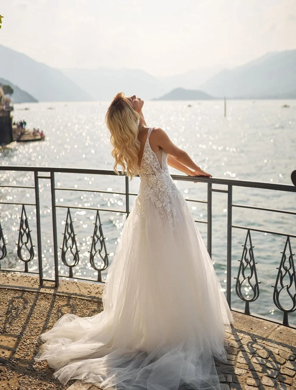 A-Line Wedding Dresses Tulle Applique Spaghetti Strap Backless Bridal Gown Women Boho Deep V Neck Brides Dresses Customized