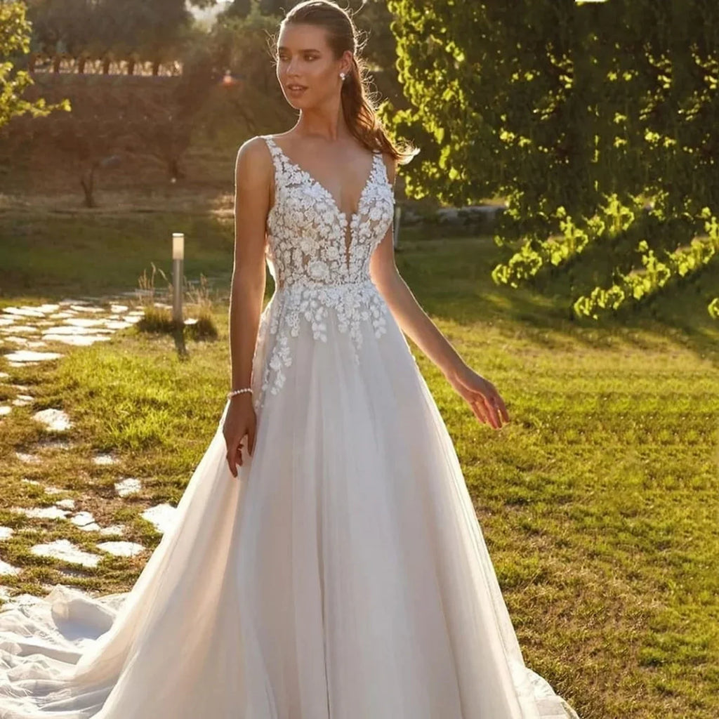 A Line Tulle Wedding Dress Sexy See Through Sleeveless Lace Appliques V Neck Bride Dressing Gown Buttons Robe Bride