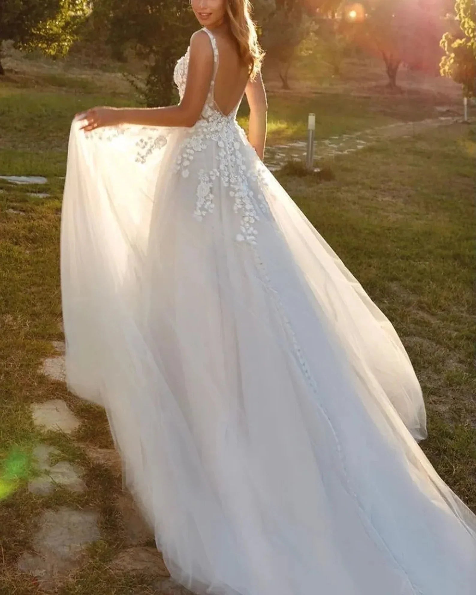 A Line Tulle Wedding Dress Sexy See Through Sleeveless Lace Appliques V Neck Bride Dressing Gown Buttons Robe Bride