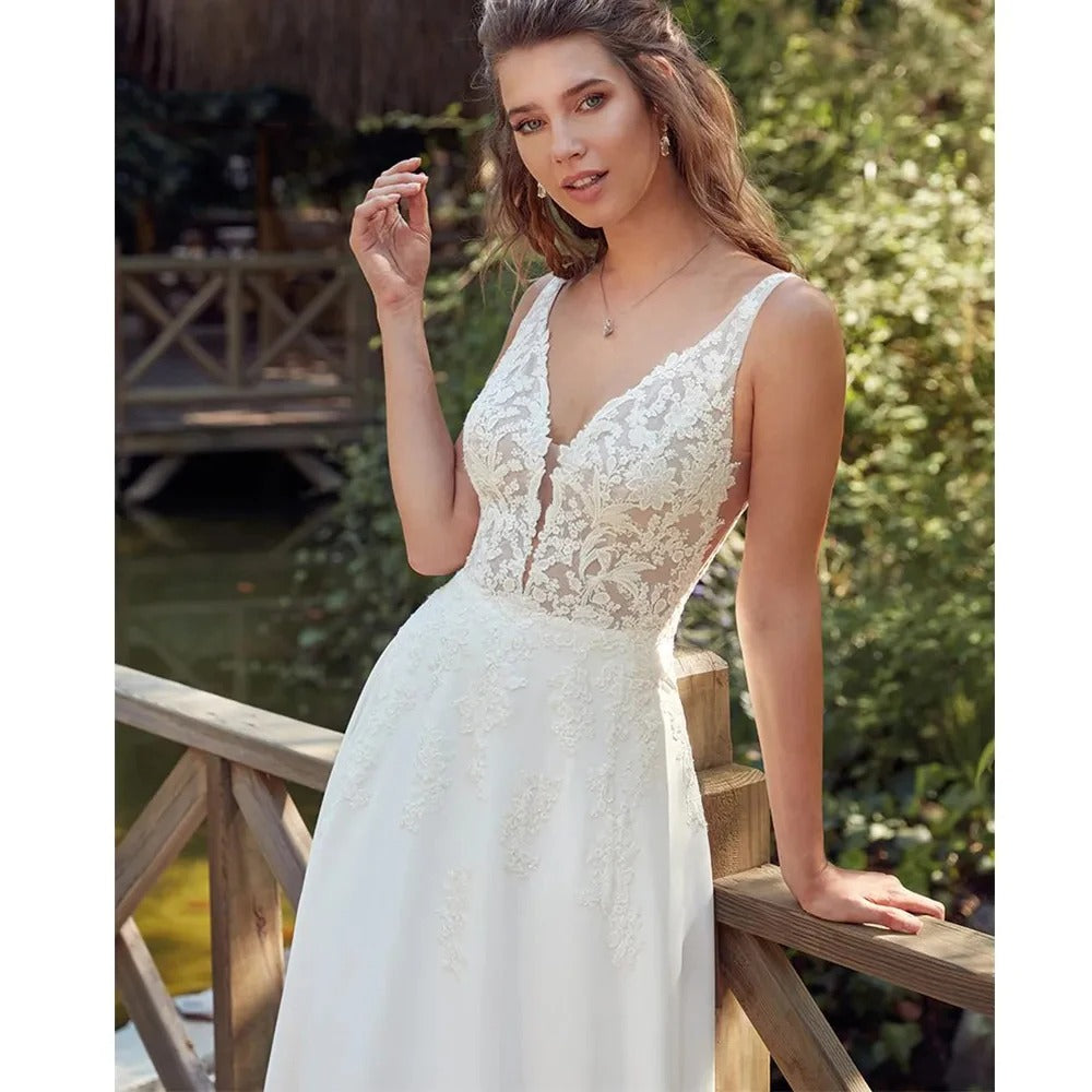 Modern lace tulle V-neck sleeveless pleat court train button open back wedding dress bridal gown