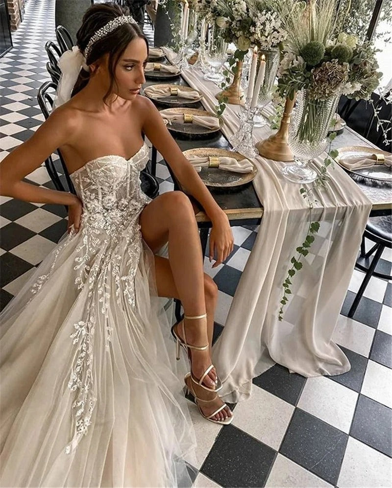 Simple Sexy Beach Wedding Dresses For Bride Elegant Lace Boho Wedding Gowns Strapless Sleeveless High Split Bridal Gown