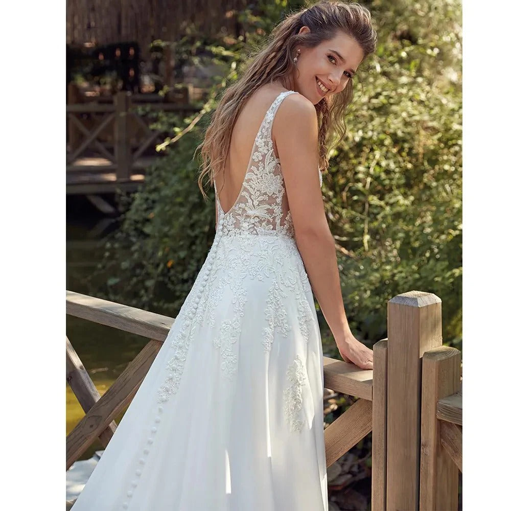 Modern lace tulle V-neck sleeveless pleat court train button open back wedding dress bridal gown